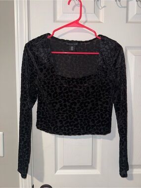 Sincerly Jules Black Velvet Leopard-Print Square Neck Long Sleeve Top